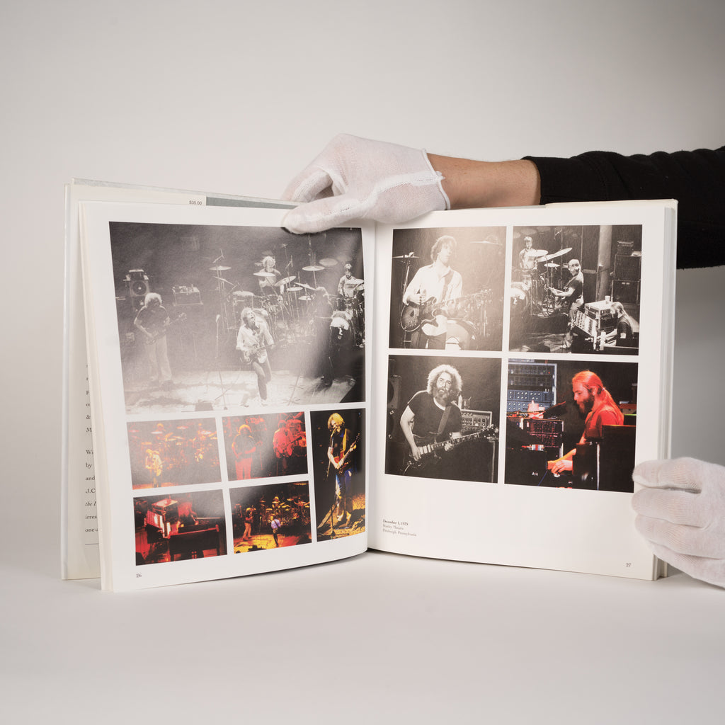 Between the Dark and Light: The Grateful Dead Photography of Jay Blakesberg  Blakesberg, Jay