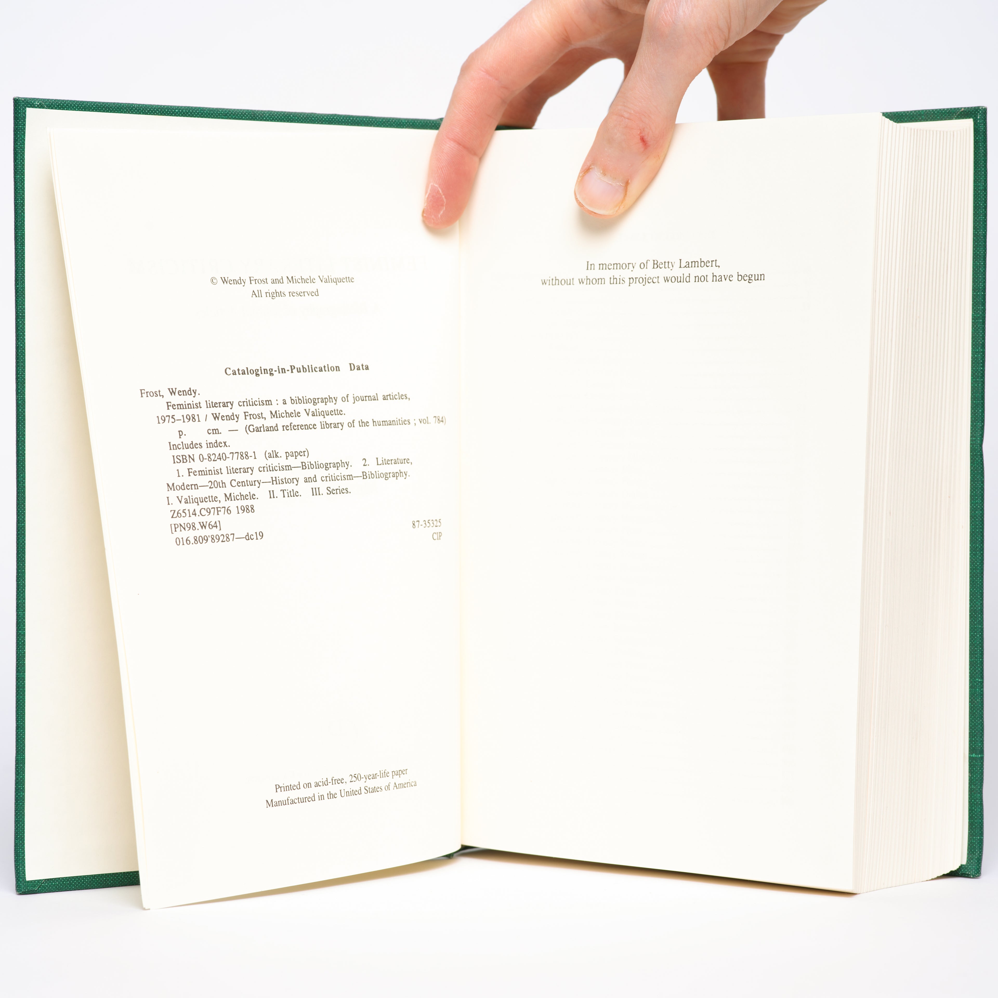 Feminist Literary Criticism: A Bibliography of Journal Articles, 1975-1981 (Garland Reference Library of the Humanities) - Frost, Wendy; Valiquette, Michel