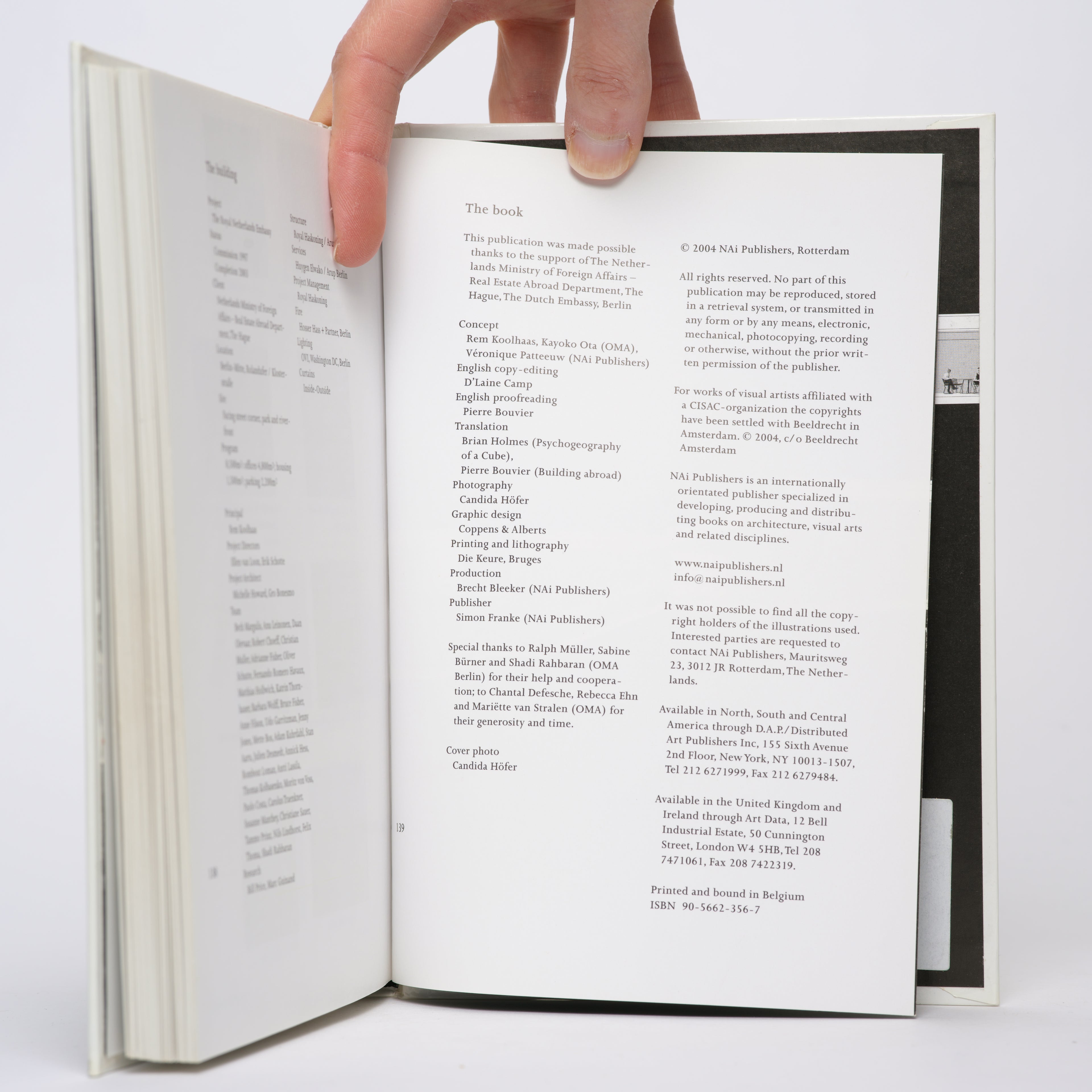 The Dutch Embassy in Berlin By Oma / Rem Koolhaas - Chaslin, François (text); Höfer, Candida (photography)