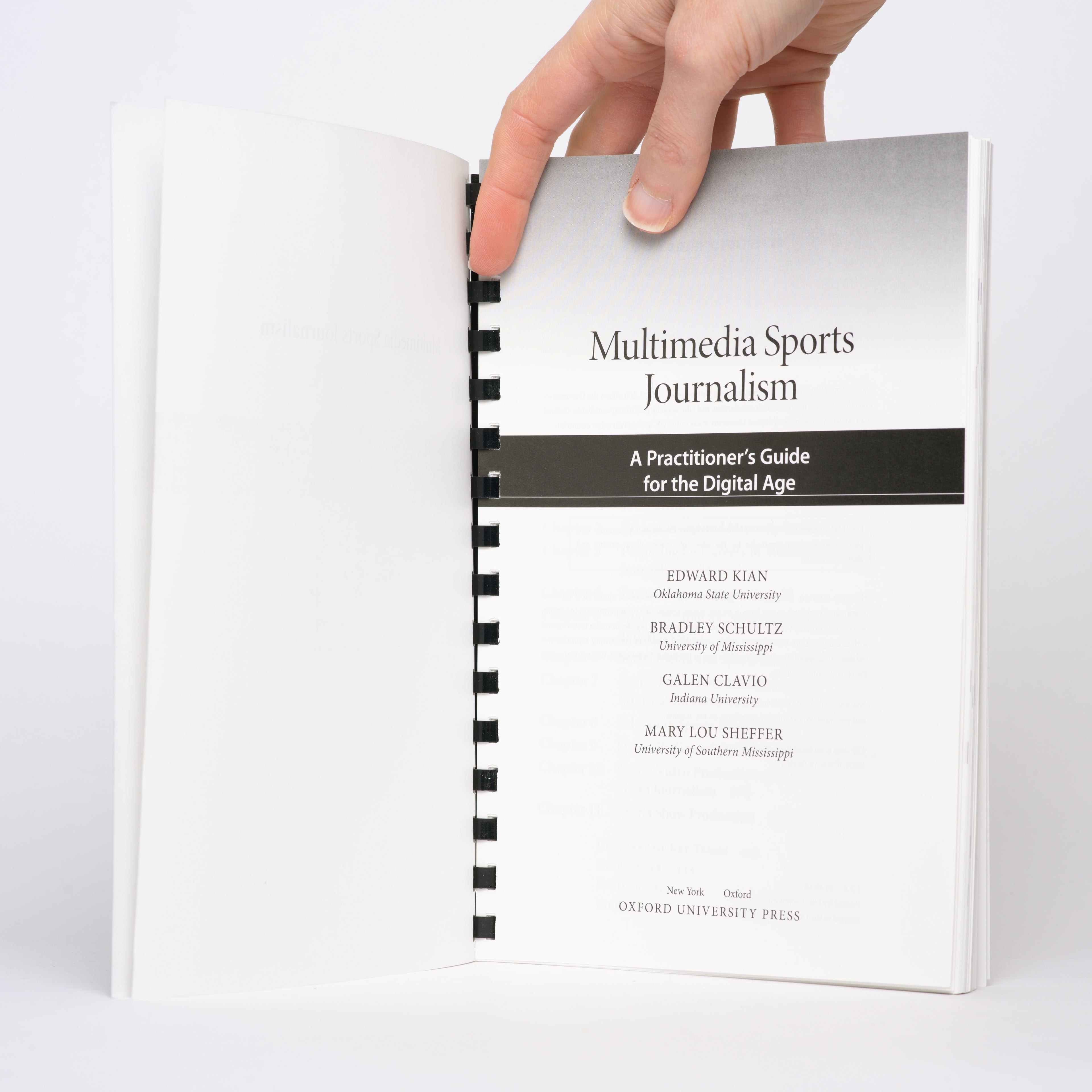 Multimedia Sports Journalism: A Practitioner's Guide for the Digital Age - Kian, Dr. Edward; Schultz, Dr. Bradley; Clavio, Dr. Galen; Sheffer, Dr. Mary Lou