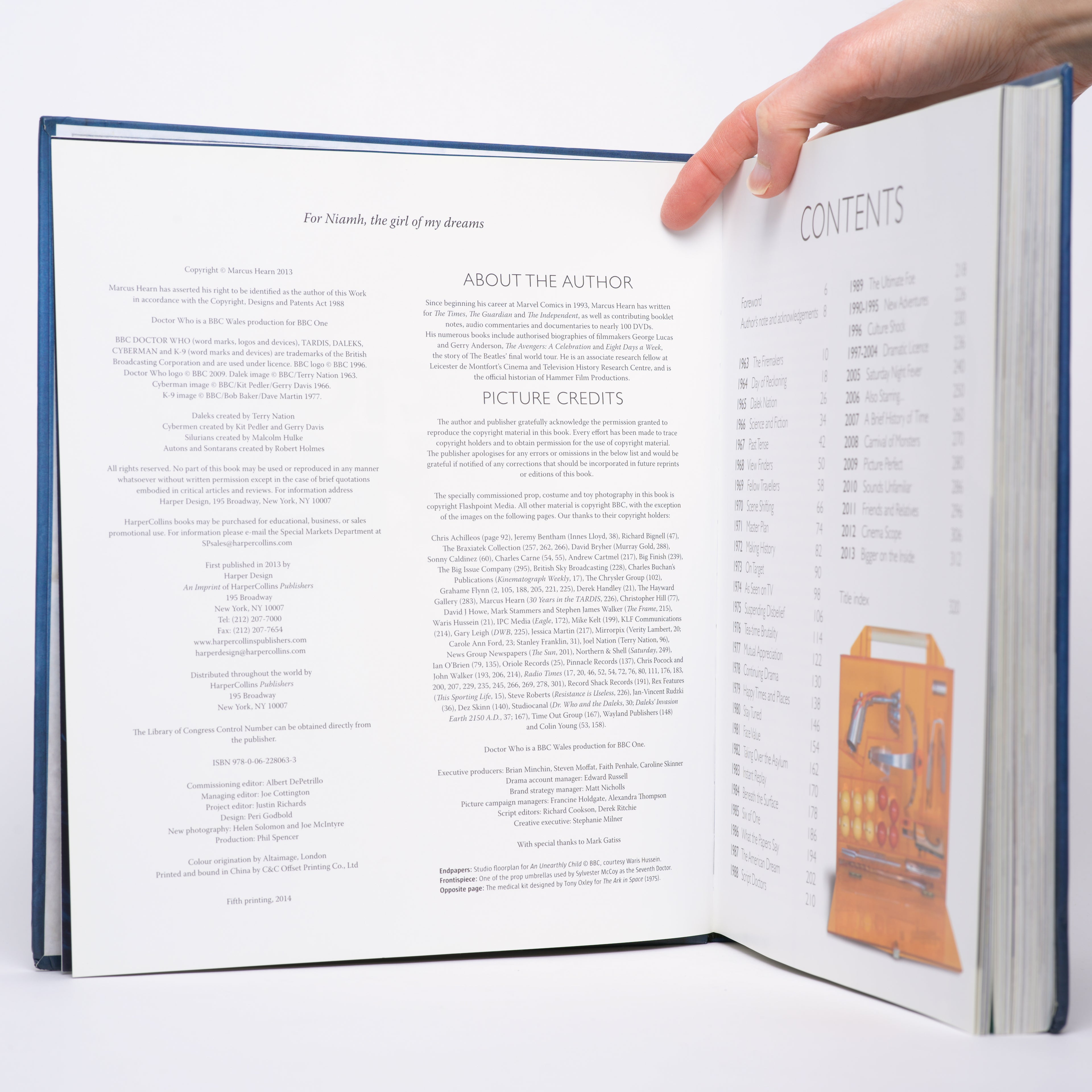 Doctor Who: The Vault - Treasures from the First 50 Years - The Official Collector's Celebration with Props, Photos, and Behind-the-Scenes History - Hearn, Marcus; Moffat, Steven (foreword)