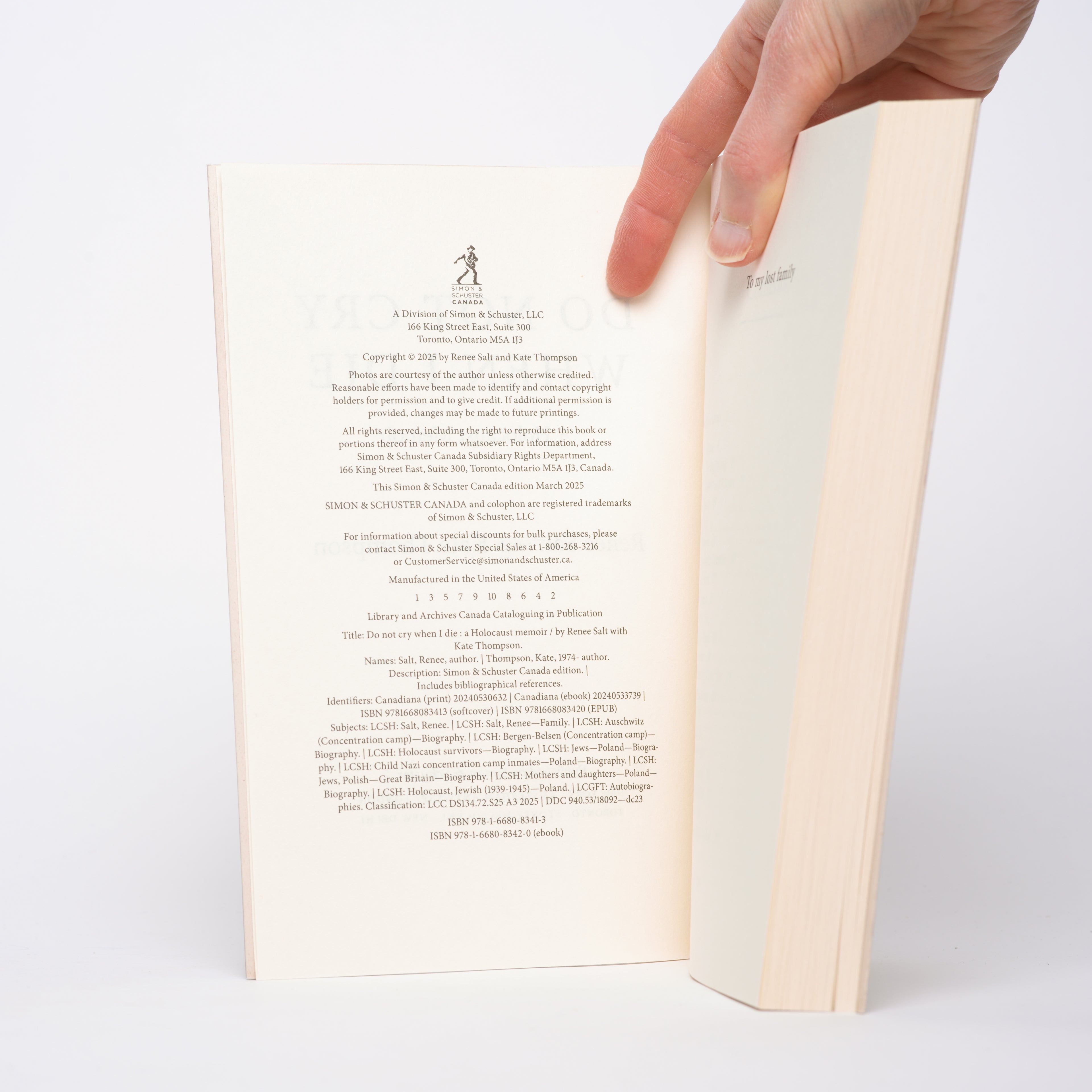 Do Not Cry When I Die: A Holocaust Memoir - Salt, Renee; Thompson, Kate