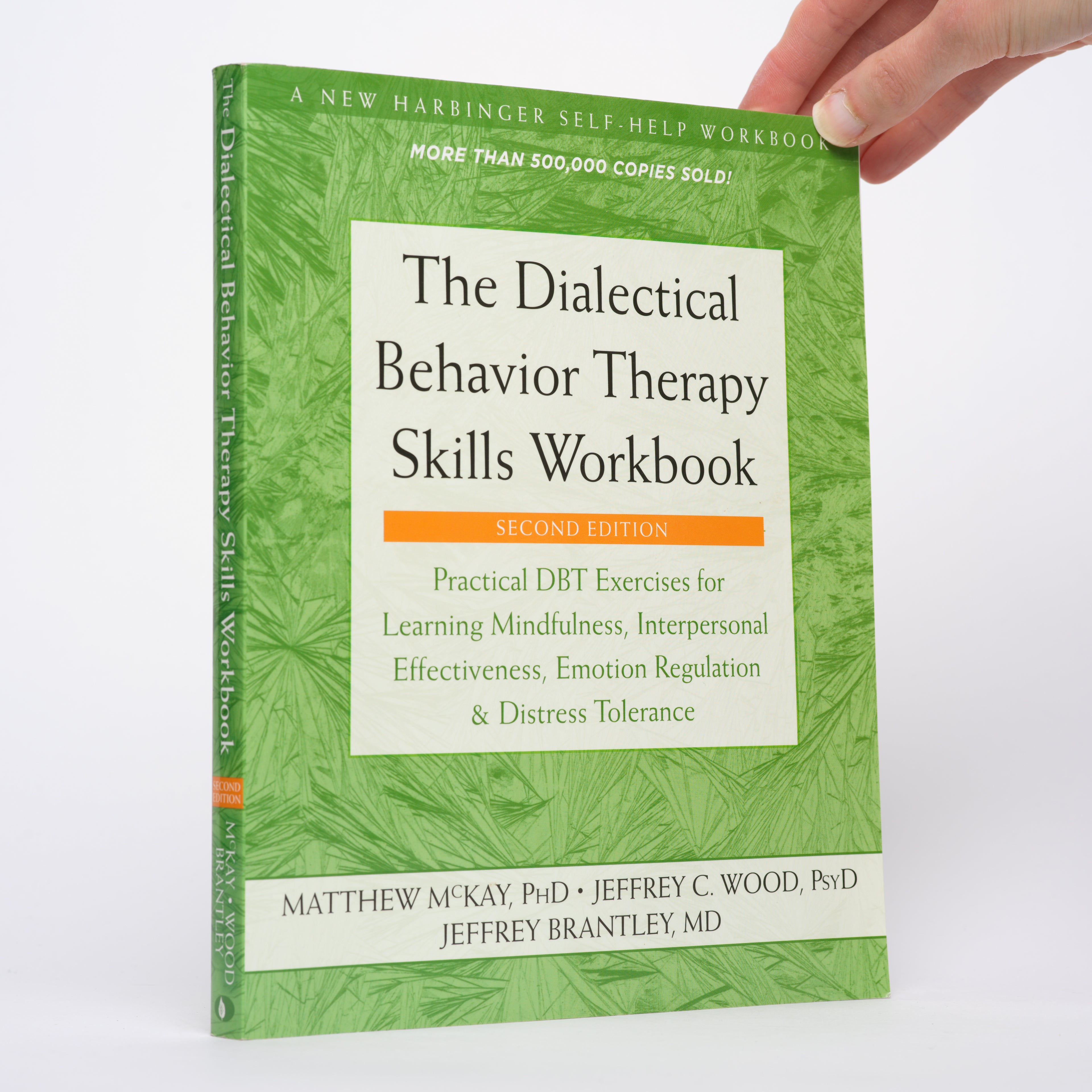 The Dialectical Behavior Therapy Skills Workbook: Practical DBT Exercises for Learning Mindfulness, Interpersonal Effectiveness, Emotion Regulation, and Distress Tolerance (Second Edition) - McKay PhD, Matthew; Wood PsyD, Jeffrey C.; Brantley MD, Jeffrey