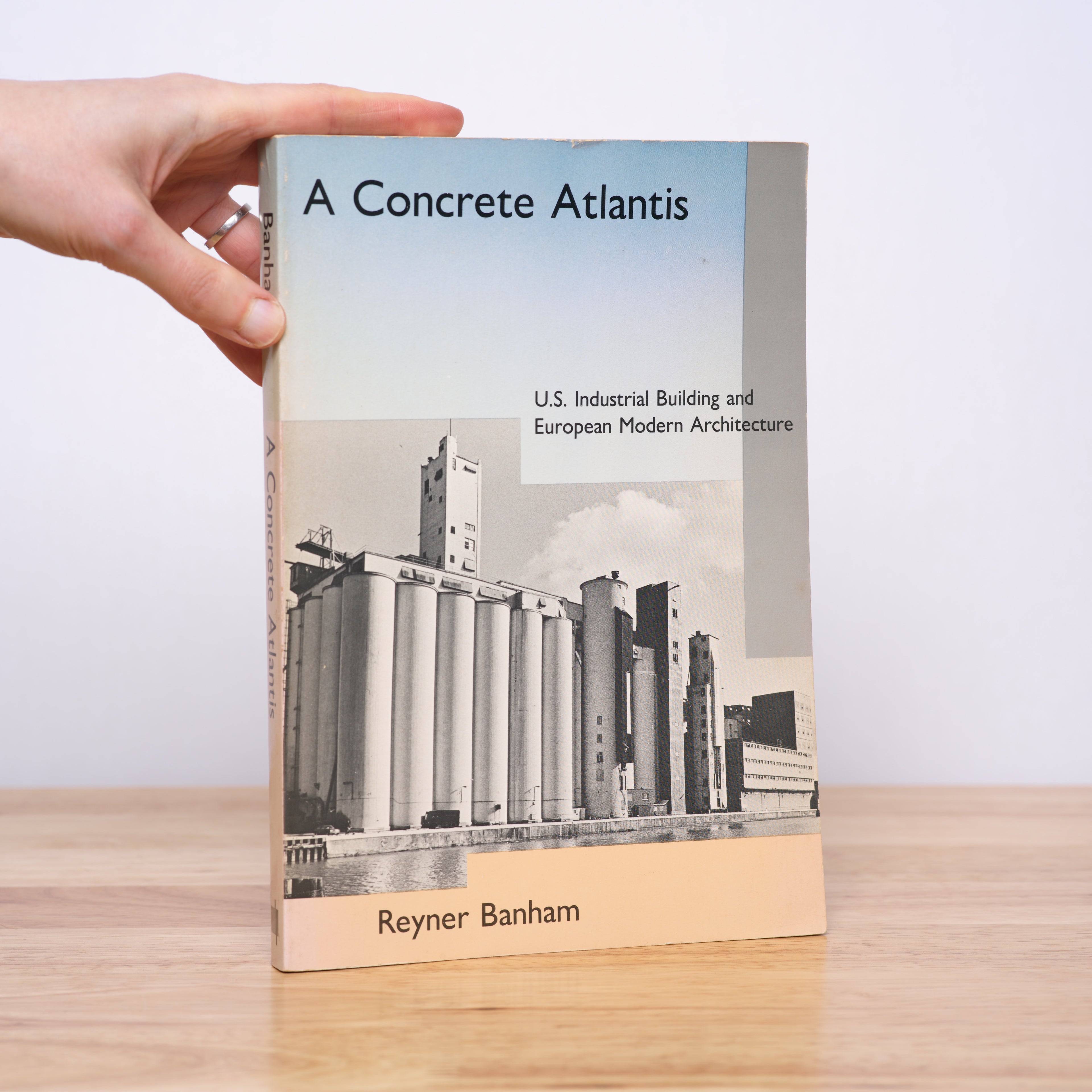 A Concrete Atlantis: U.S. Industrial Building and European Modern Architecture - Banham, Reyner