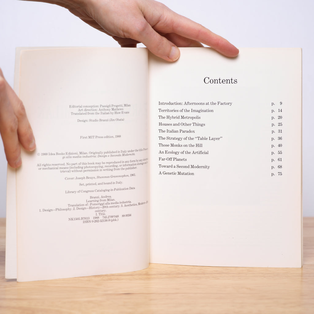 Learning from Milan: Design and the Second Modernity (English and Italian Edition) - Branzi, Andrea