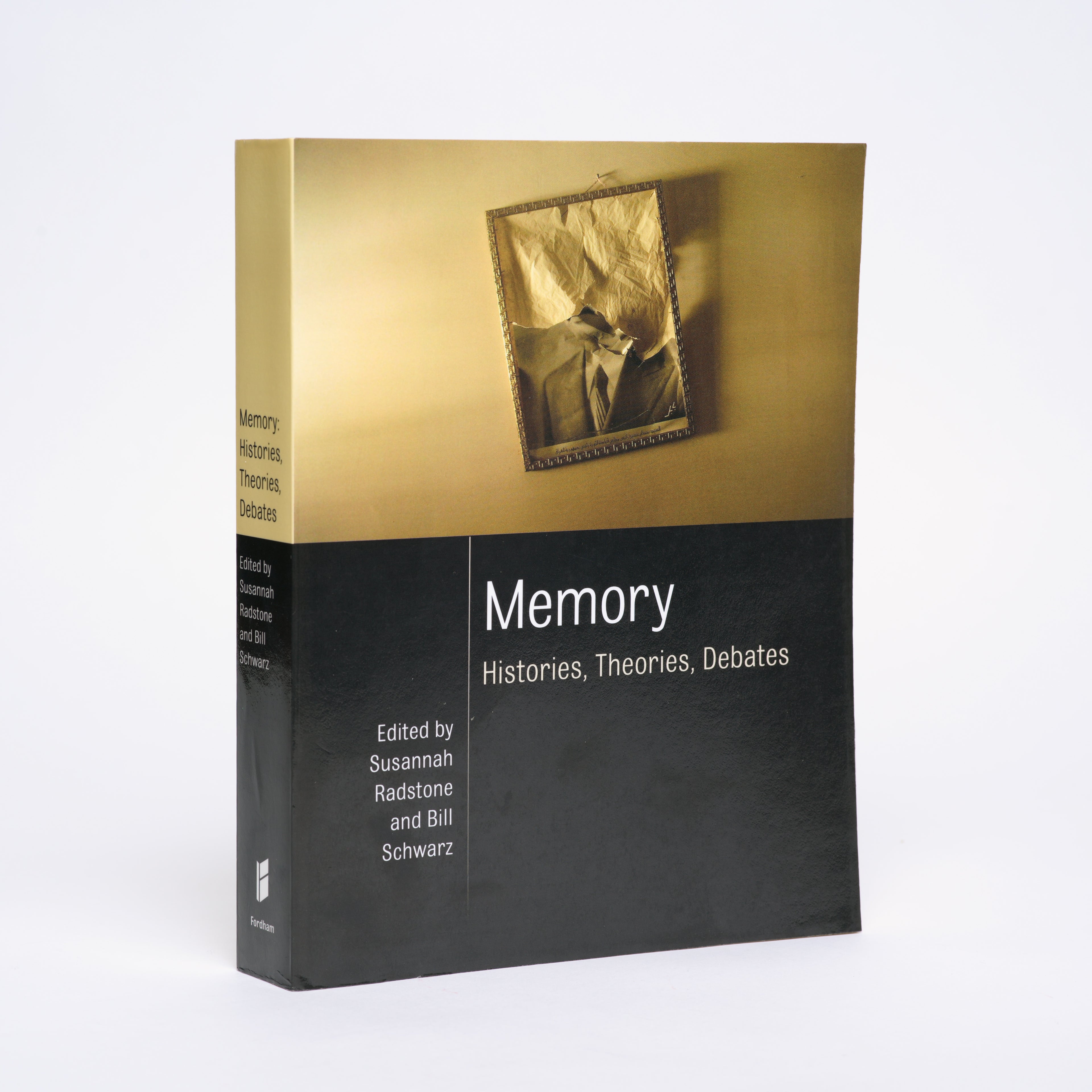 Memory: Histories, Theories, Debates - Radstone, Susannah; Schwarz, Bill (editors)