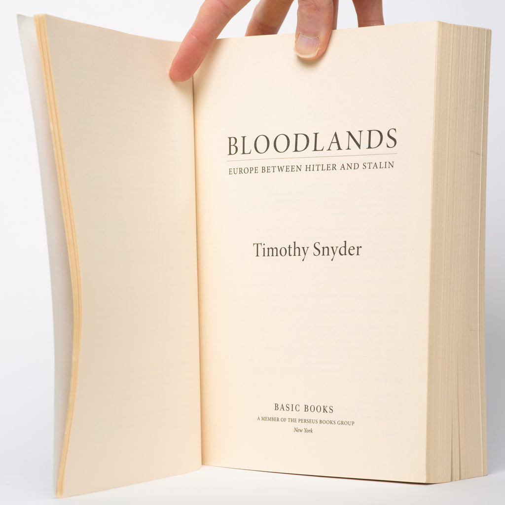 Bloodlands: Europe Between Hitler and Stalin - Snyder, Timothy