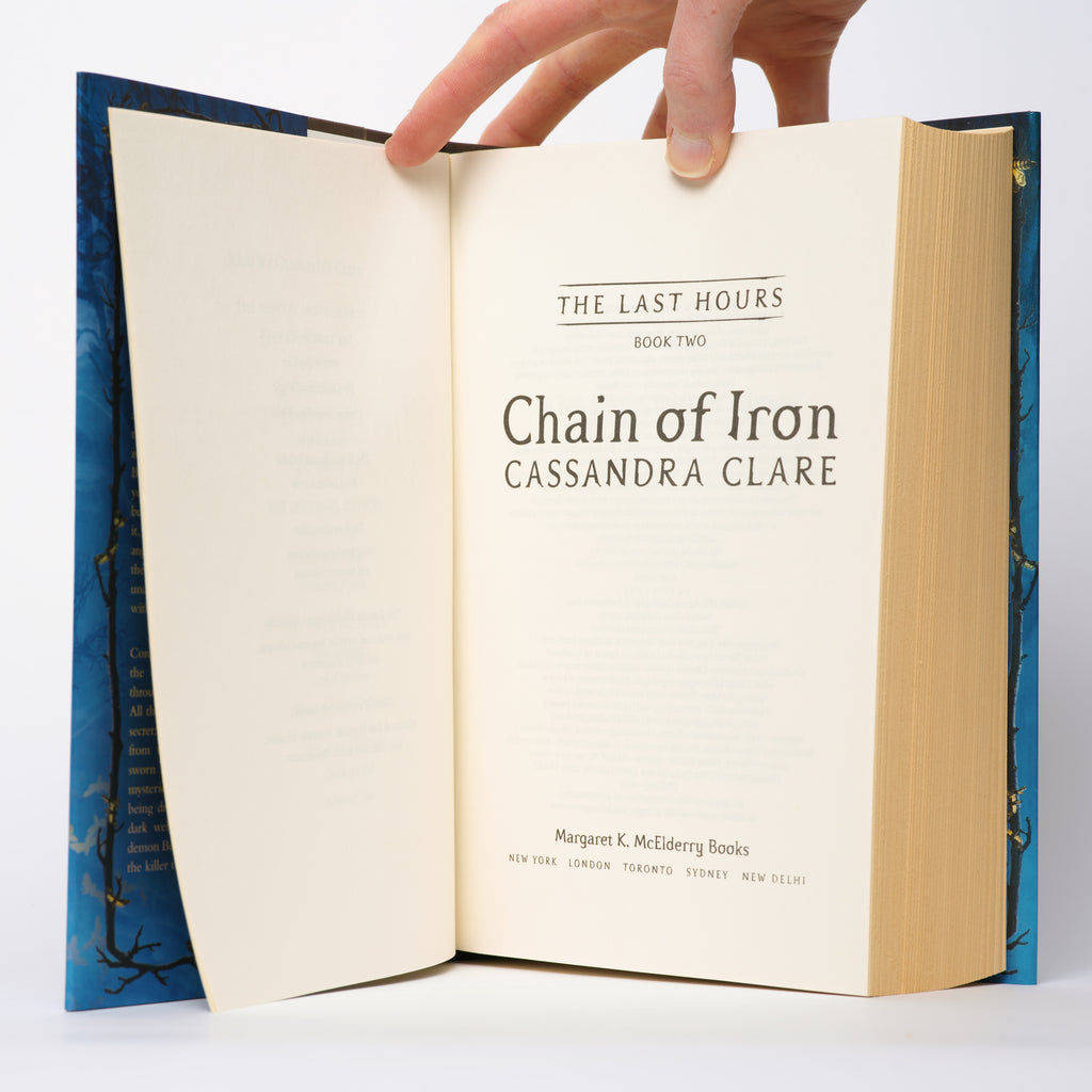 Chain of Iron (The Last Hours #2) [Collector's First Edition] - Clare, Cassandra