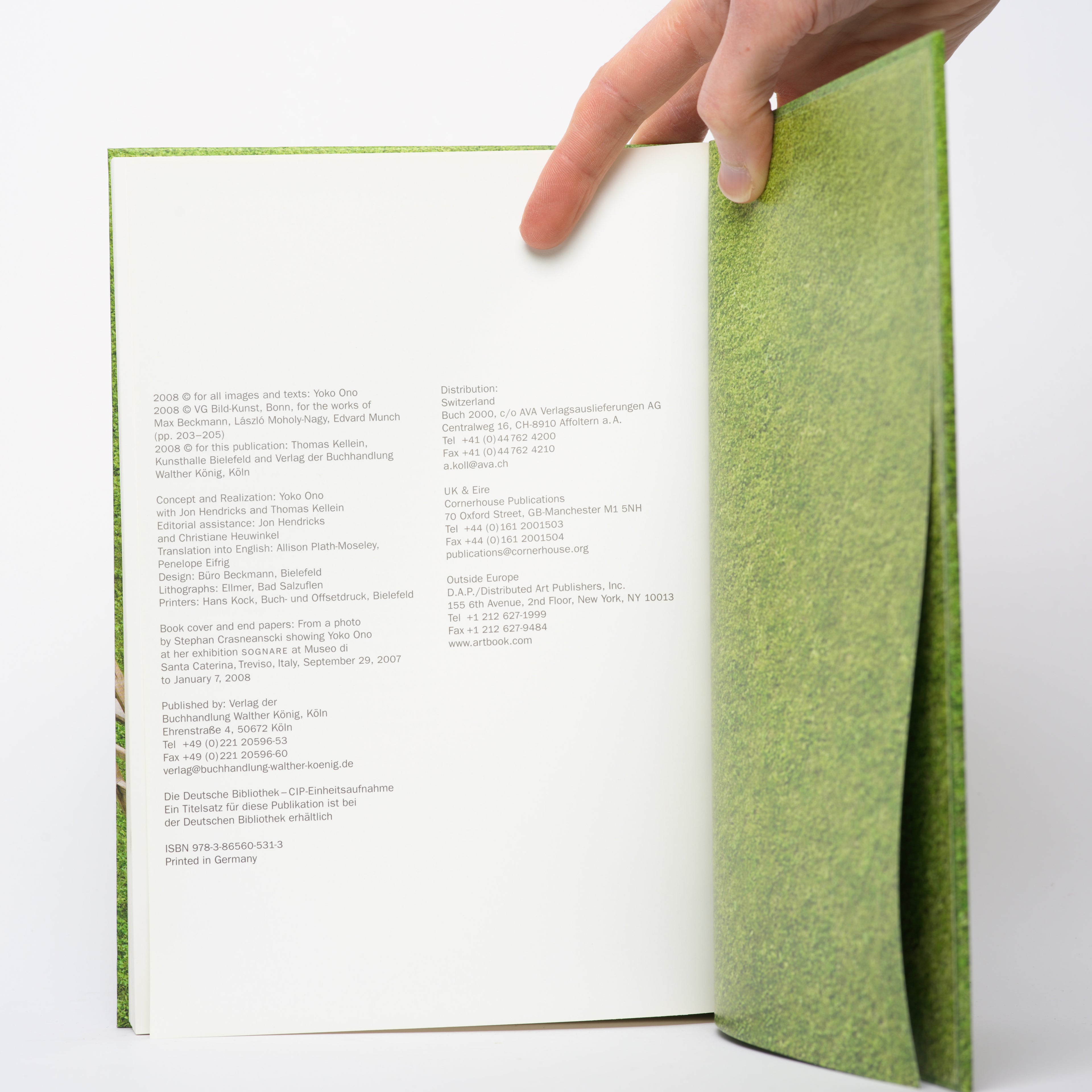 Yoko Ono: Between the Sky and My Head - Ono, Yoko; Kellein, Thomas (editor)