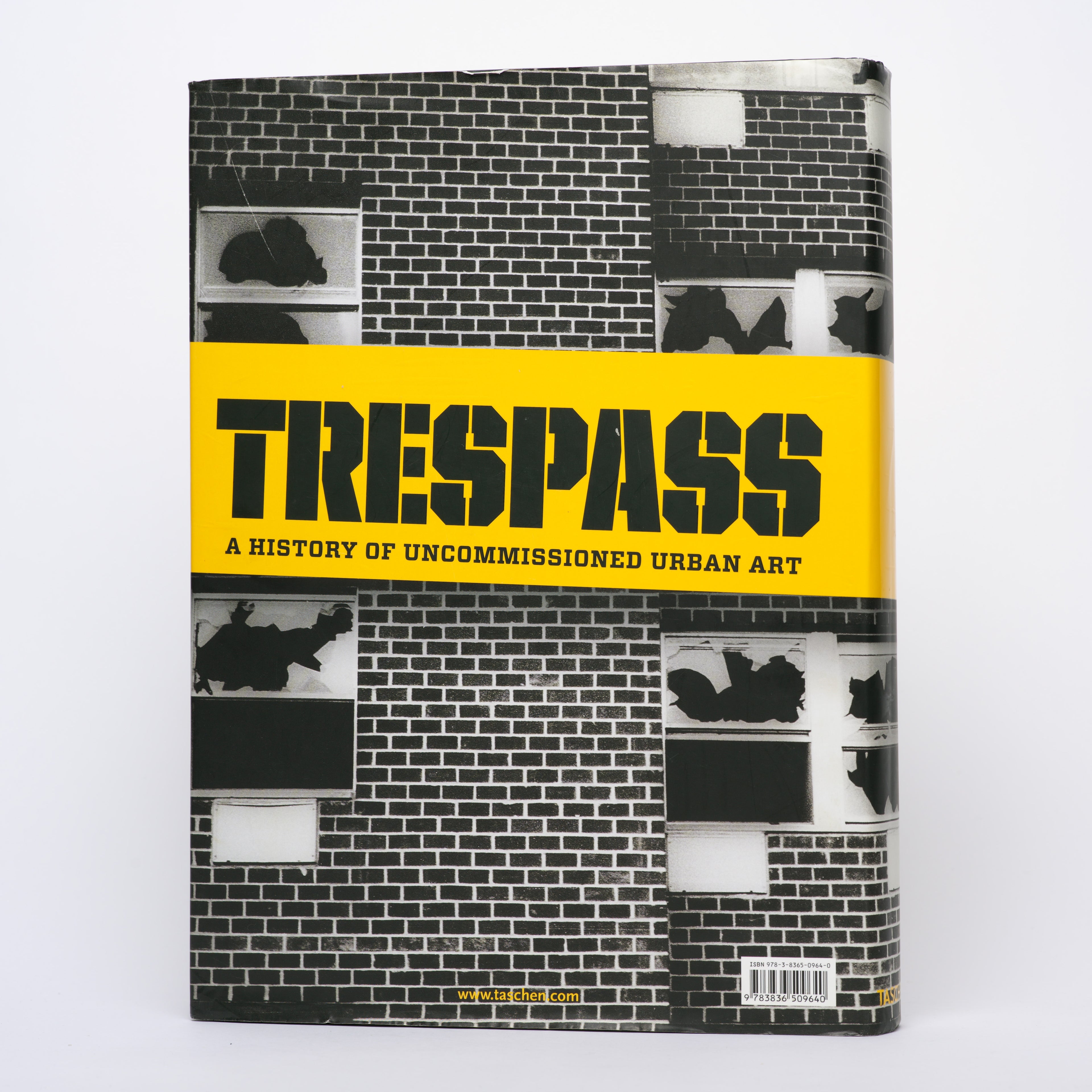 Trespass: A History of Uncommissioned Urban Art - Seno, Ethel (editor); McCormick, Carlo; Banksy; Pasternak, Anne; Serra, J. Tony