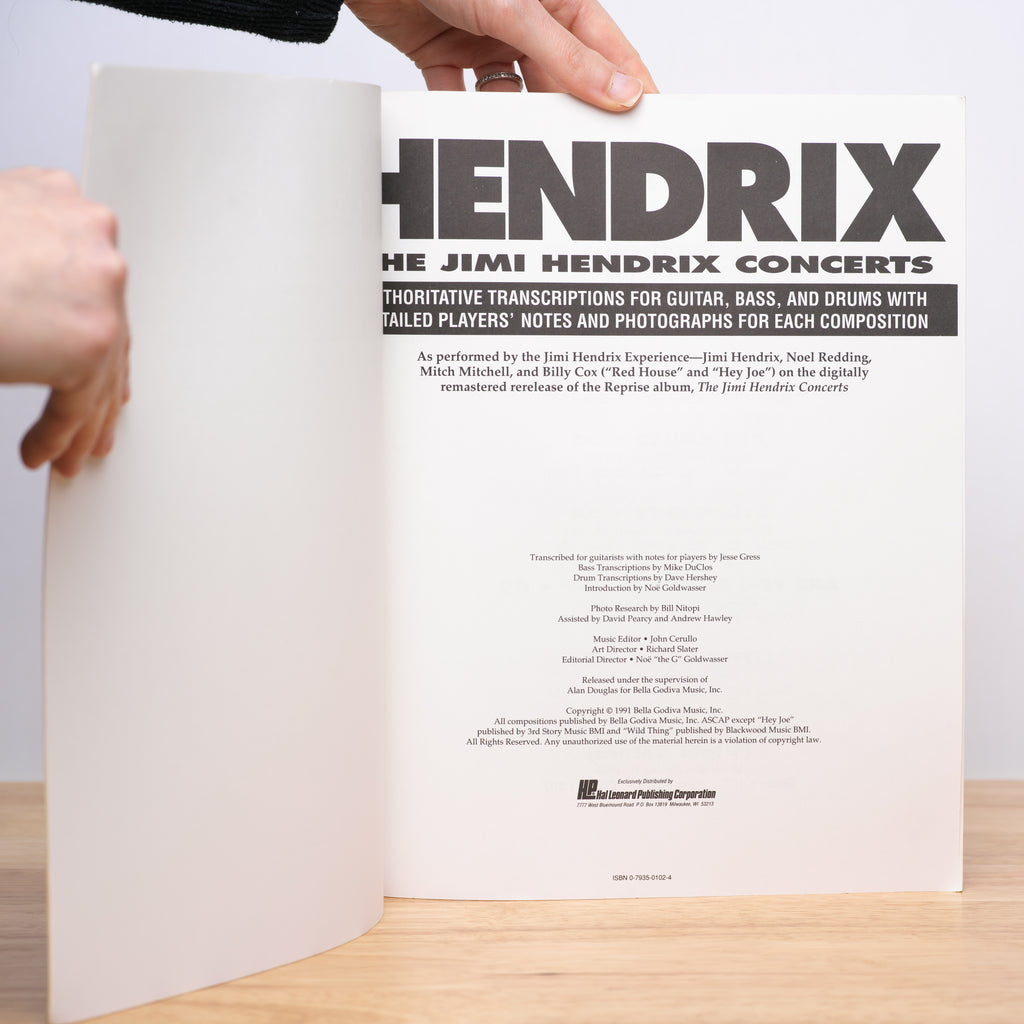 Jimi Hendrix - Hendrix: The Jimi Hendrix Concerts: Authoritative Transcriptions for Guitar, Bass, and Drums with Detailed Players' Notes and Photographs for Each Composition (Recorded Versions)