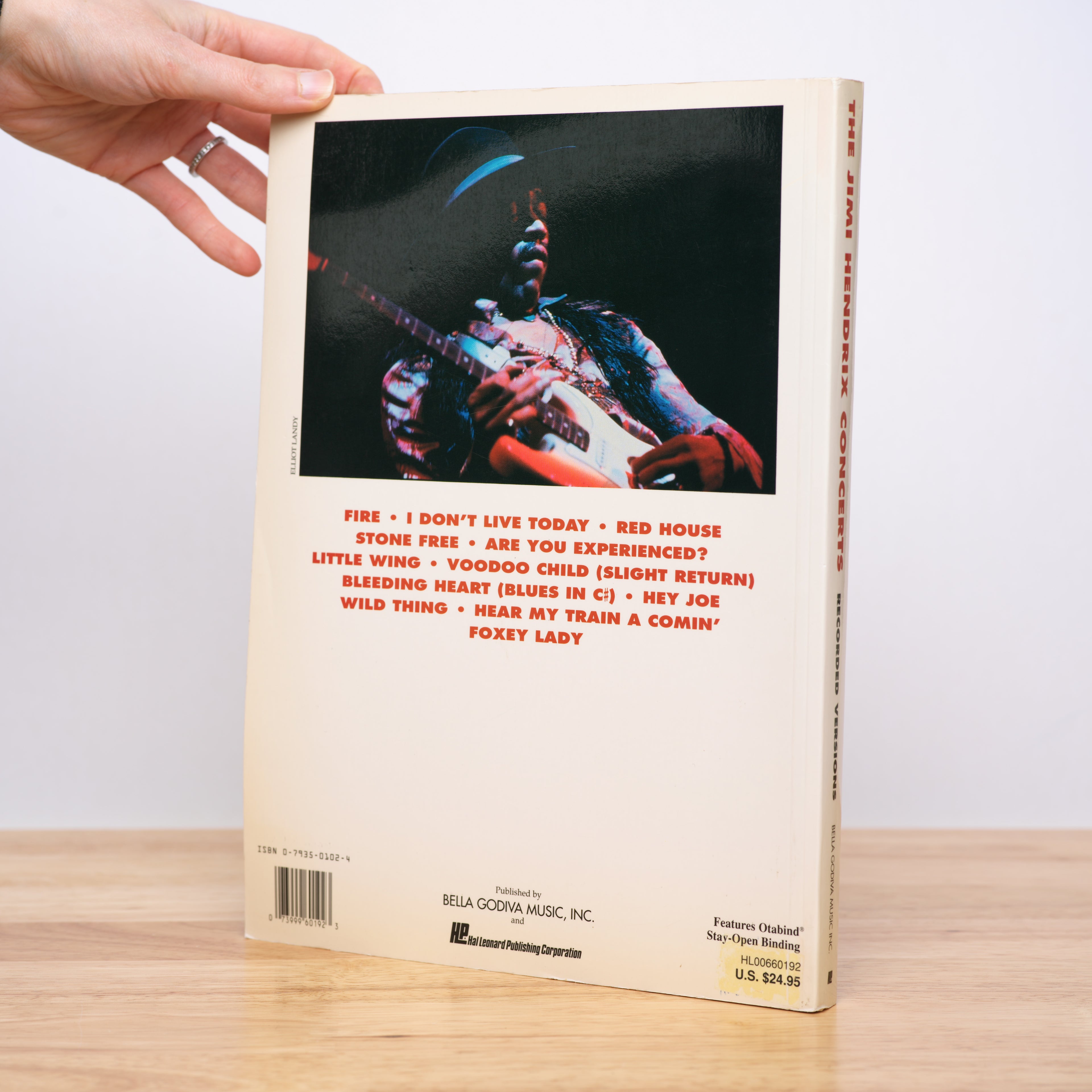 Jimi Hendrix - Hendrix: The Jimi Hendrix Concerts: Authoritative Transcriptions for Guitar, Bass, and Drums with Detailed Players' Notes and Photographs for Each Composition (Recorded Versions)