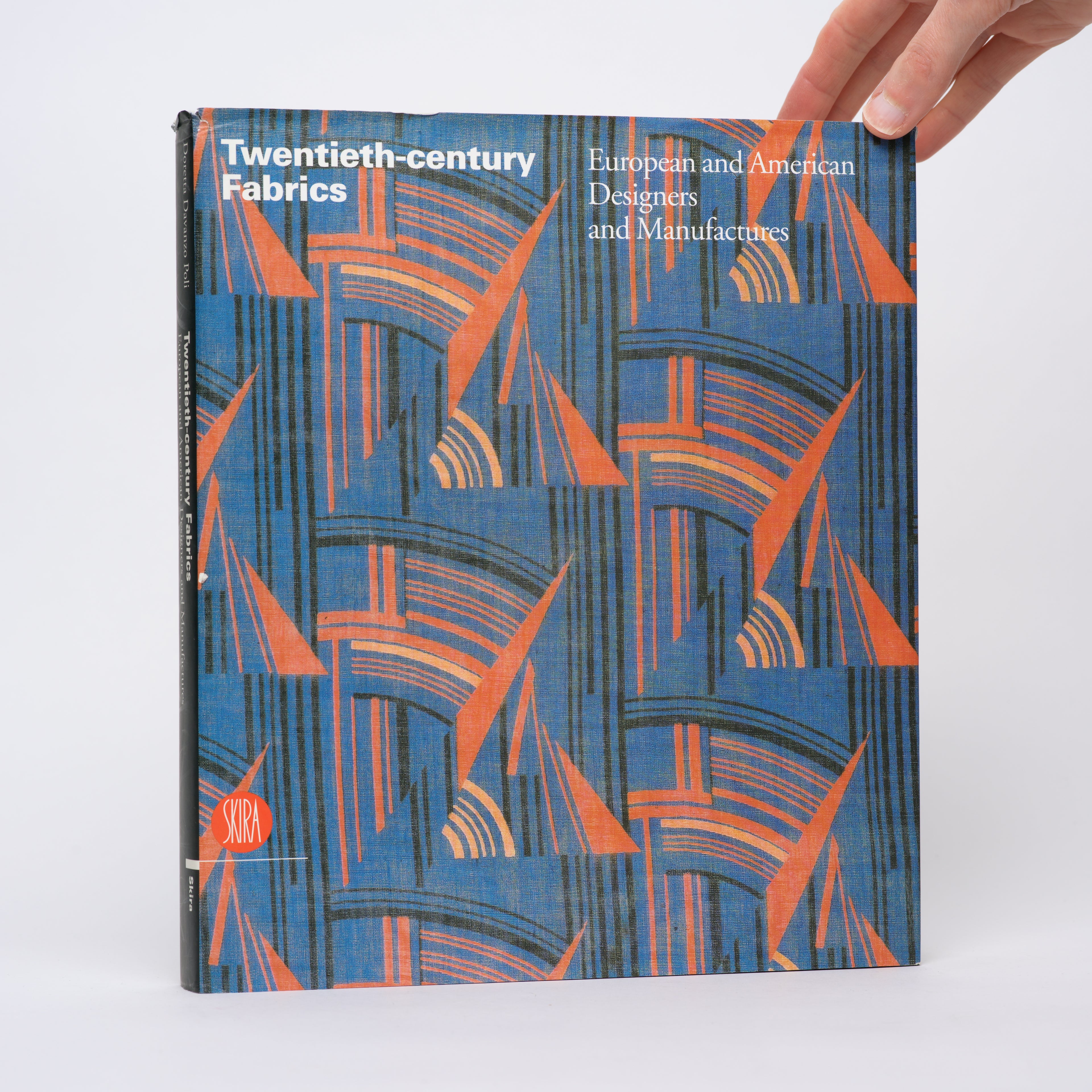 Twentieth-century Fabrics: European and American Designers and Manufacturers - Poli, Doretta Davanz
