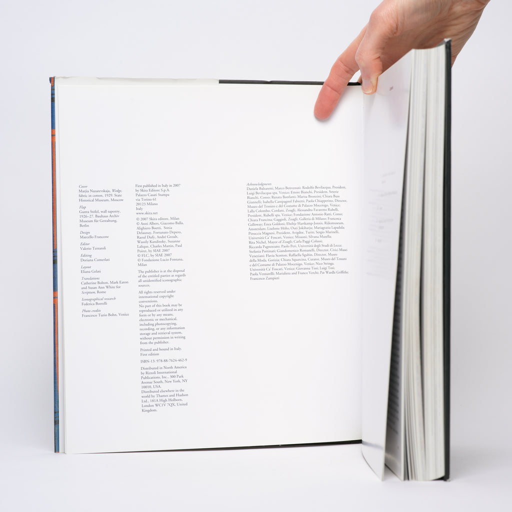 Twentieth-century Fabrics: European and American Designers and Manufacturers - Poli, Doretta Davanz