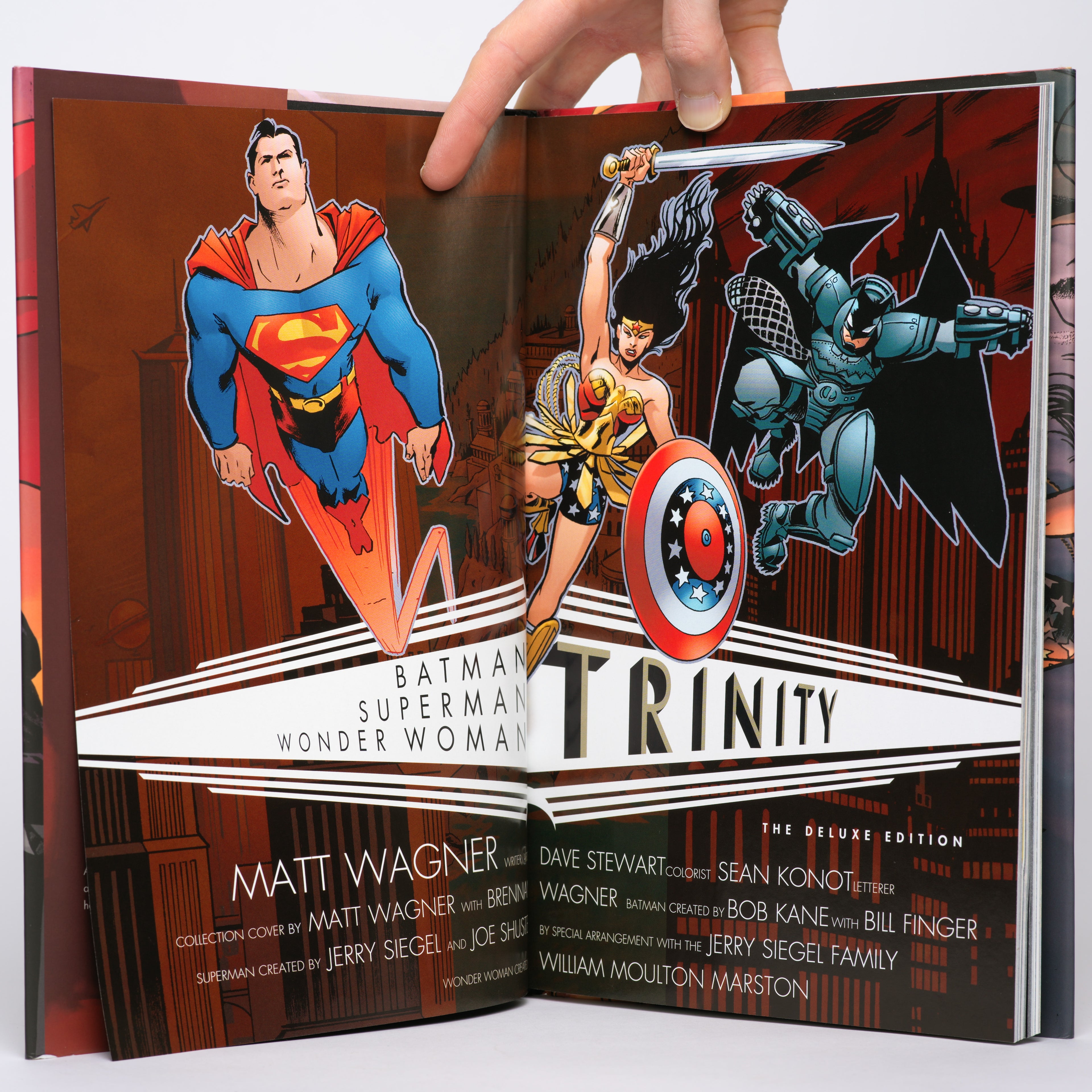 Trinity Deluxe Edition (Batman, Superman, Wonder Woman) - Wagner, Matt