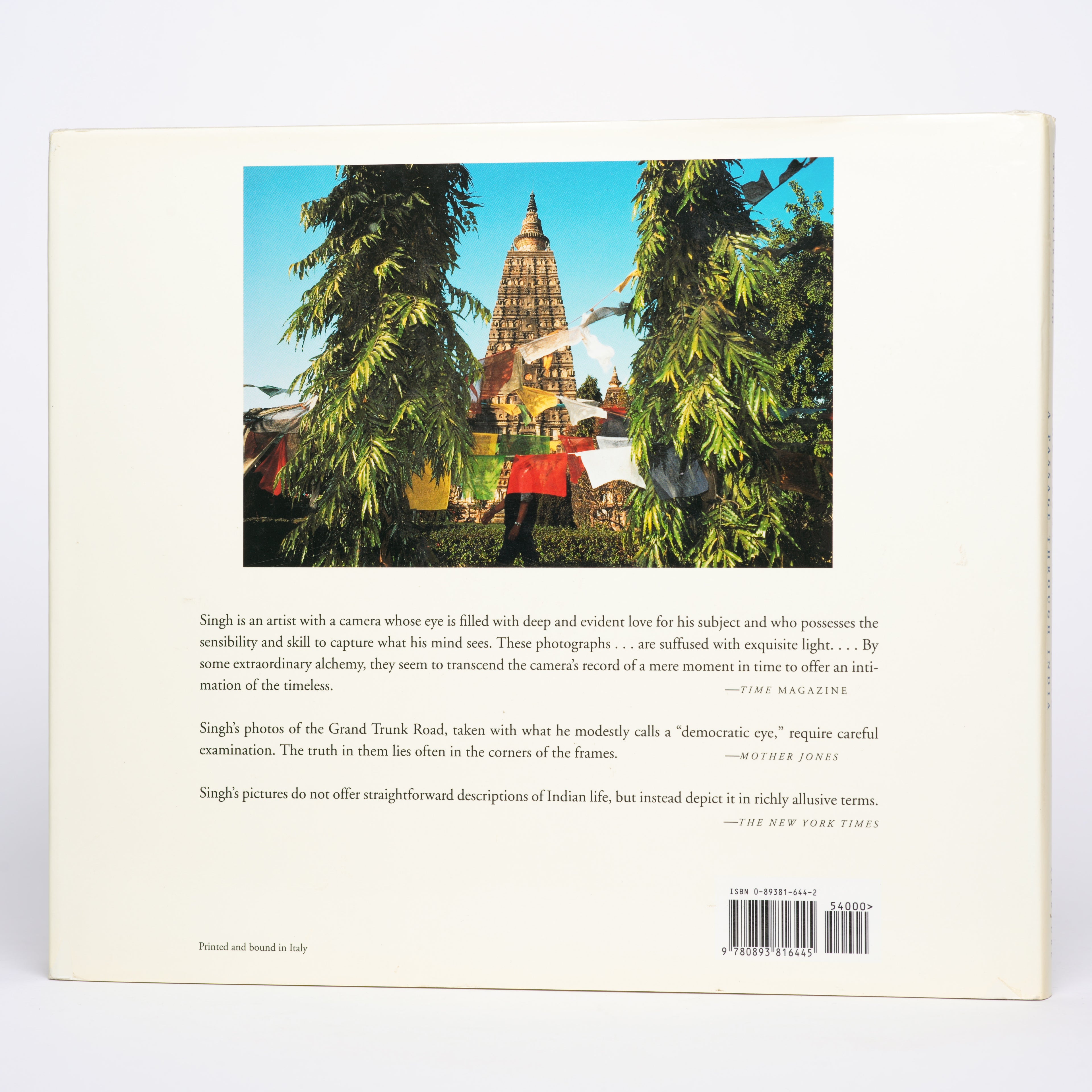 The Grand Trunk Road: A Passage Through India - Singh, Raghubir (photographs, text); Deloche, Jean (historical essay)