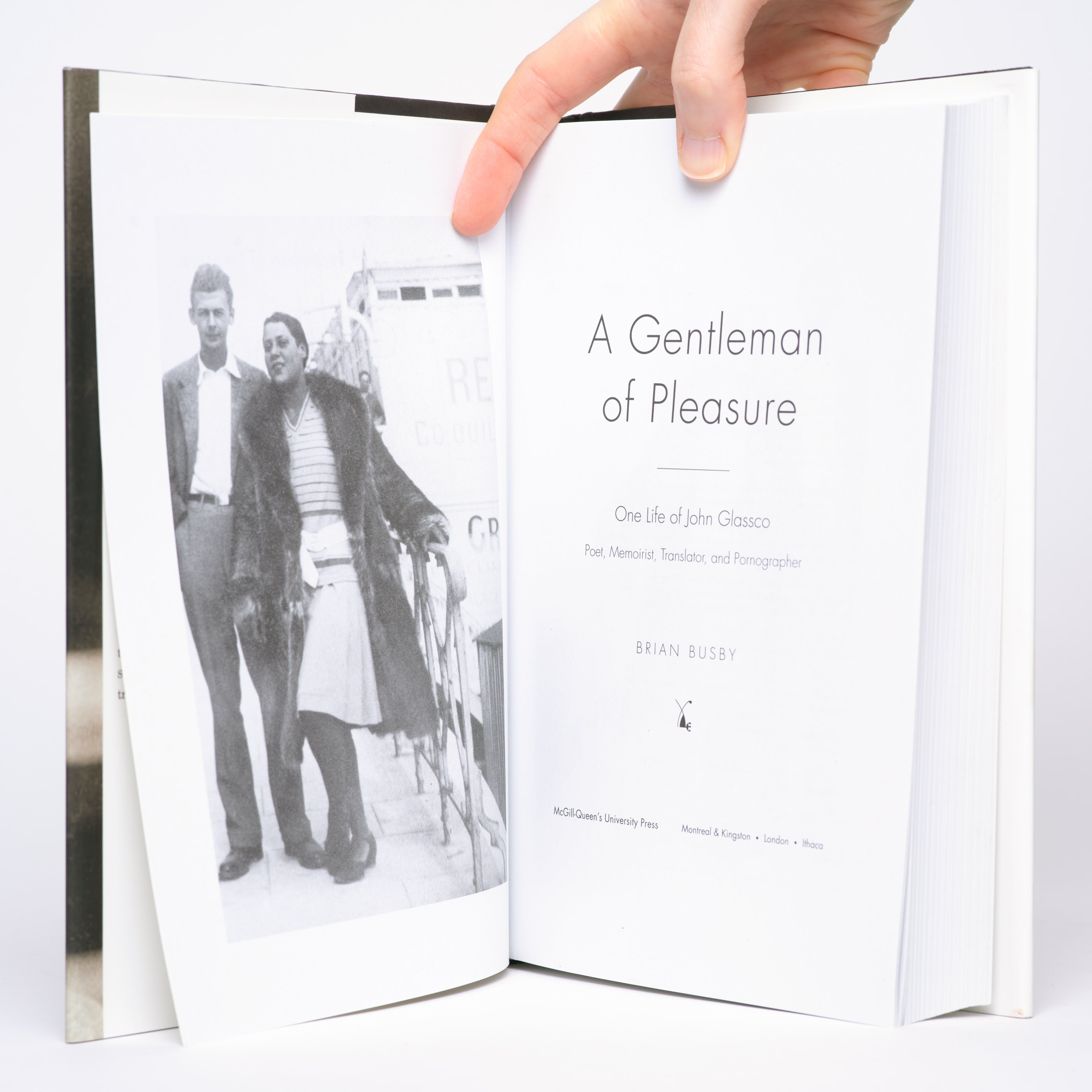 A Gentleman of Pleasure: One Life of John Glassco, Poet, Memoirist, Translator, and Pornographer - Busby, Brian