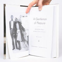 A Gentleman of Pleasure: One Life of John Glassco, Poet, Memoirist, Translator, and Pornographer - Busby, Brian