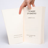 A Theory of Semiotics (Advances in Semiotics Series) - Eco, Umberto