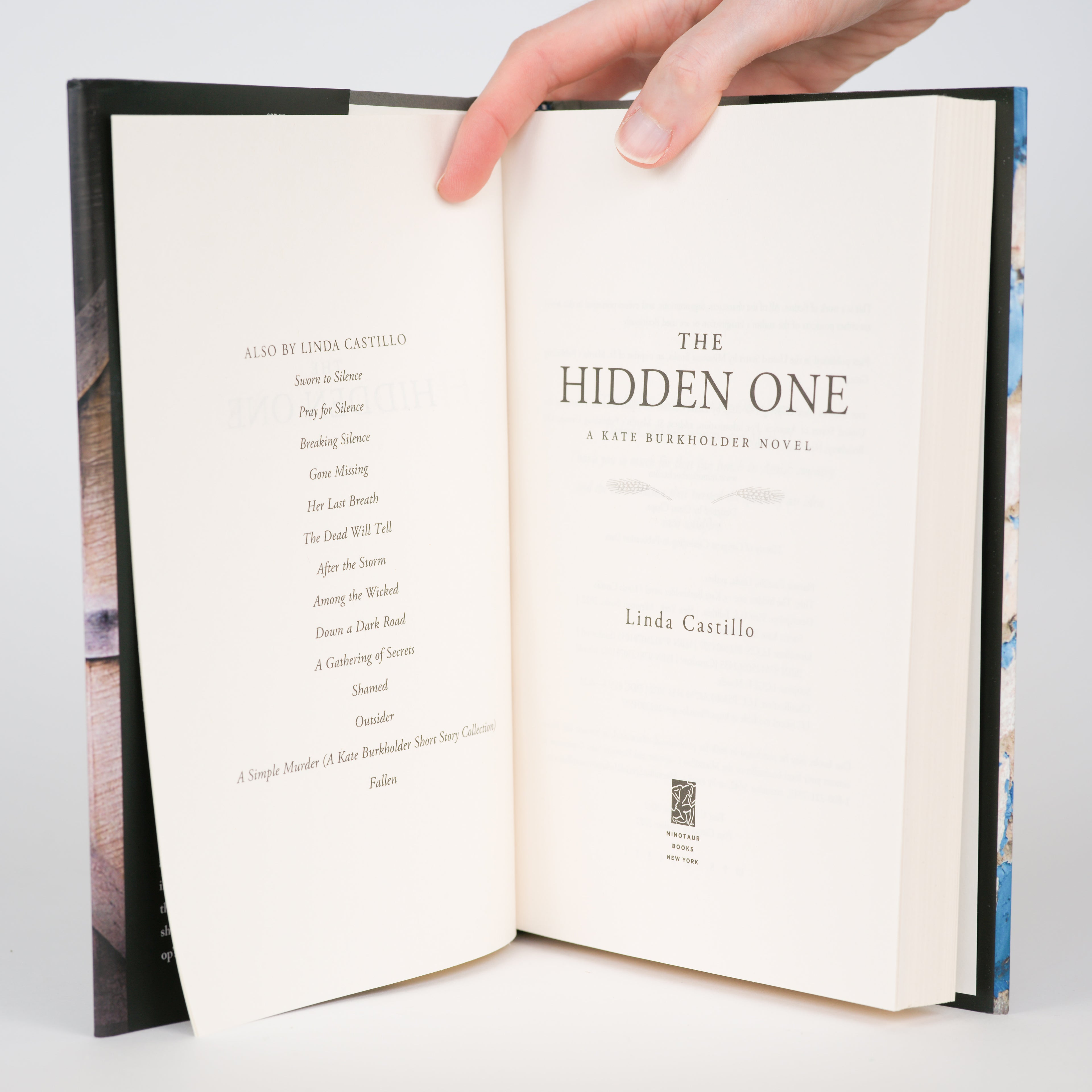 The Hidden One: A Novel of Suspense (Kate Burkholder #14) - Castillo, Linda