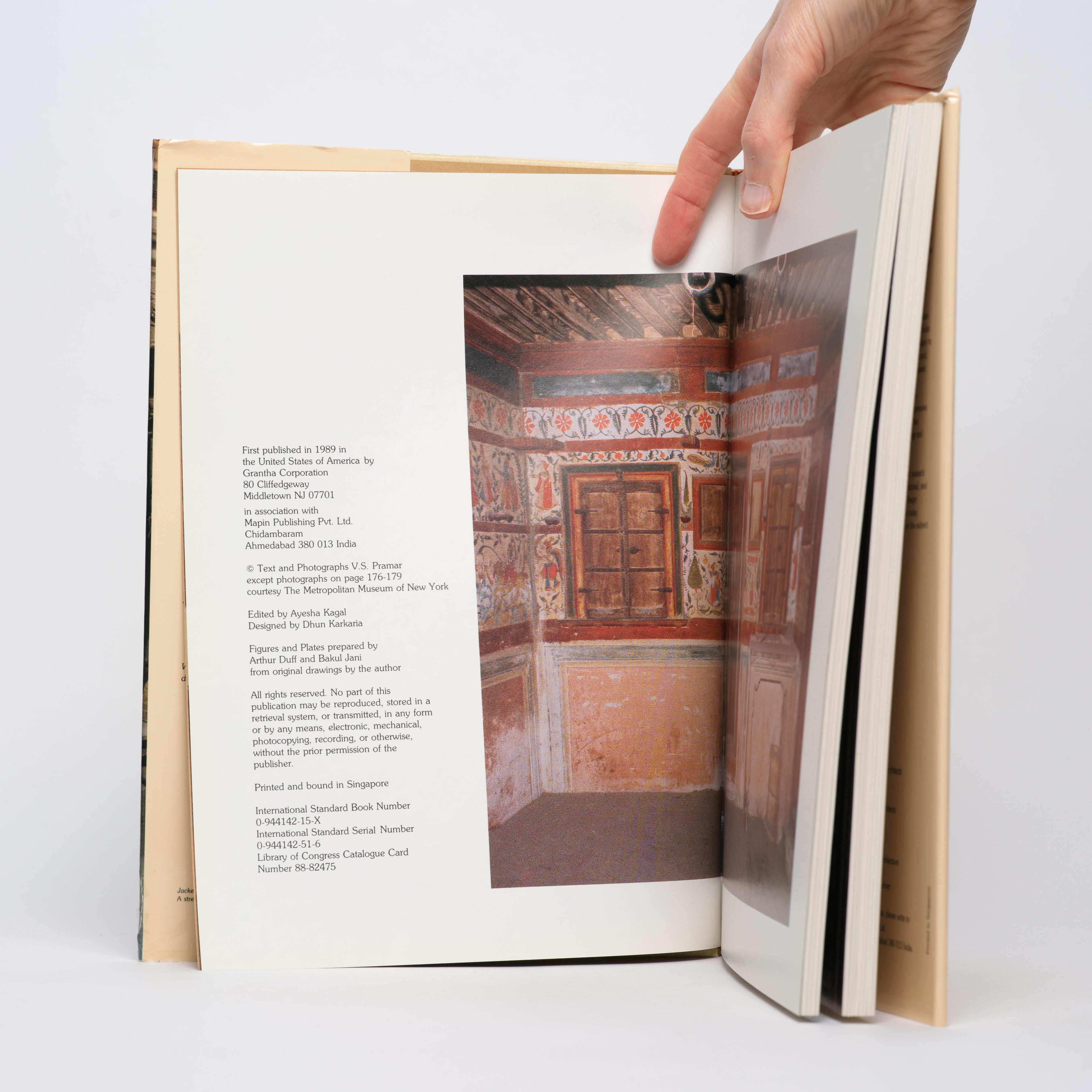 Haveli - Pramar, V. S. (text + photographs); Patel, Anand (photographs)