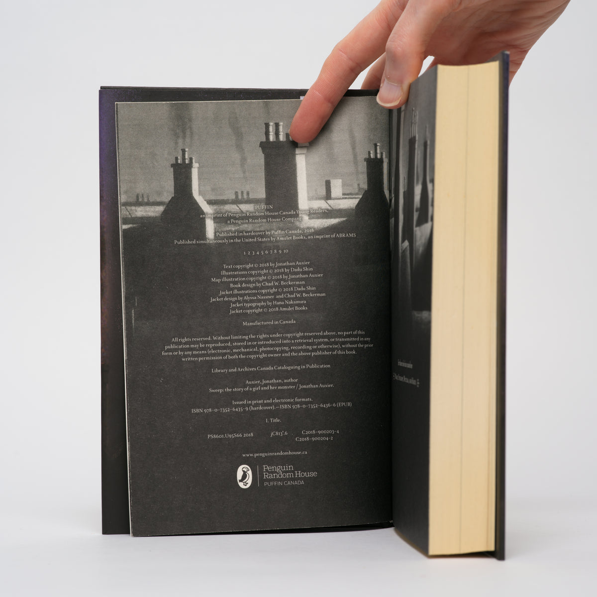 Sweep: The Story of a Girl and Her Monster - Auxier, Jonathan