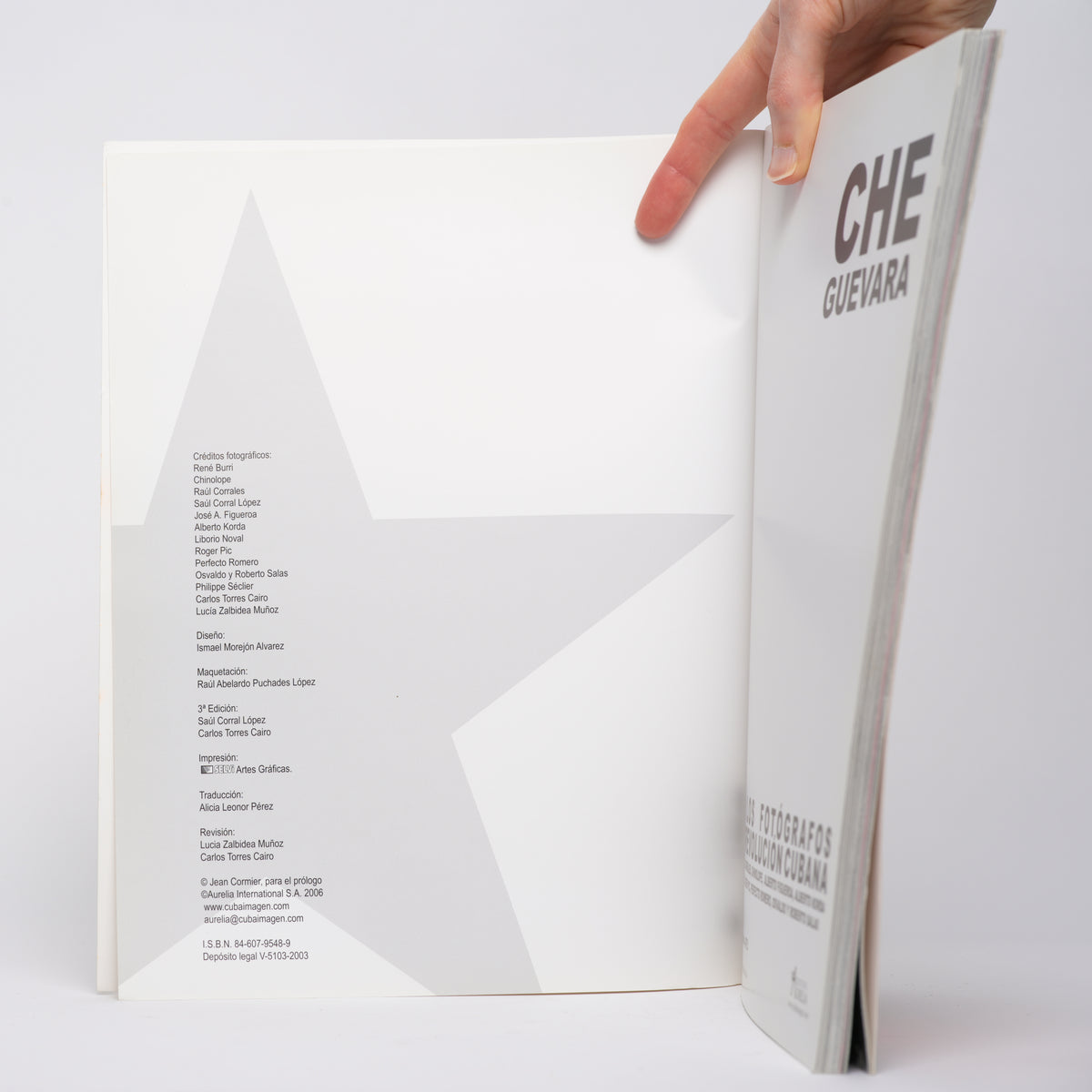 Che Guevara: Por Los Fotografos de La Revolucion Cubana - 3a Edicion [Spanish Edition] - Granado, Alberto