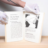 Hill, Roger; Simmonds, El'Roy (illustrator) - Clear De Road: A Virgin Islands History Textbook