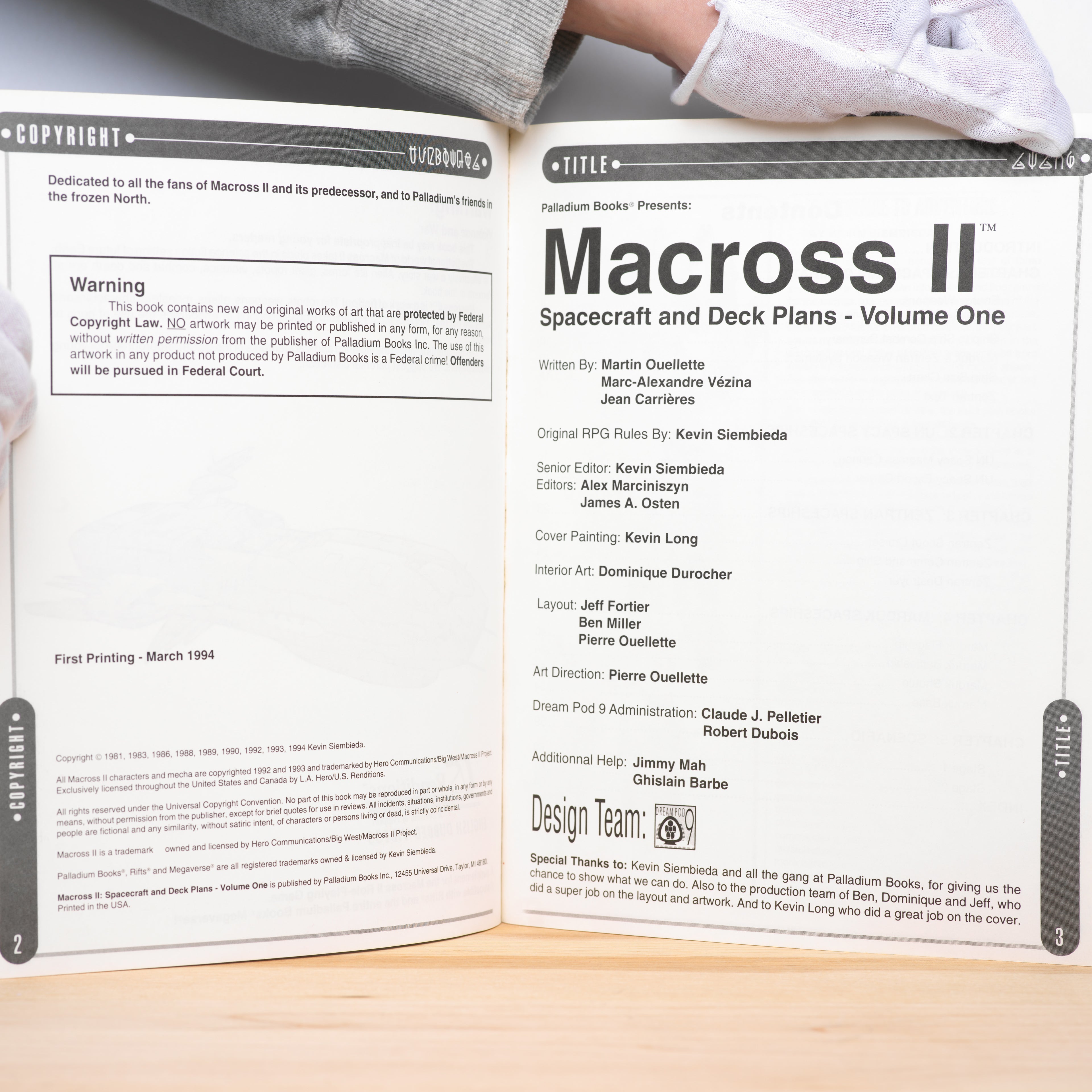 Macross II: Spacecraft and Deck Plans Volume One  Ouellette, Martin; Vezina, Marc-Alexandre; Carrieres, Jean; Pelletier, Claude J.