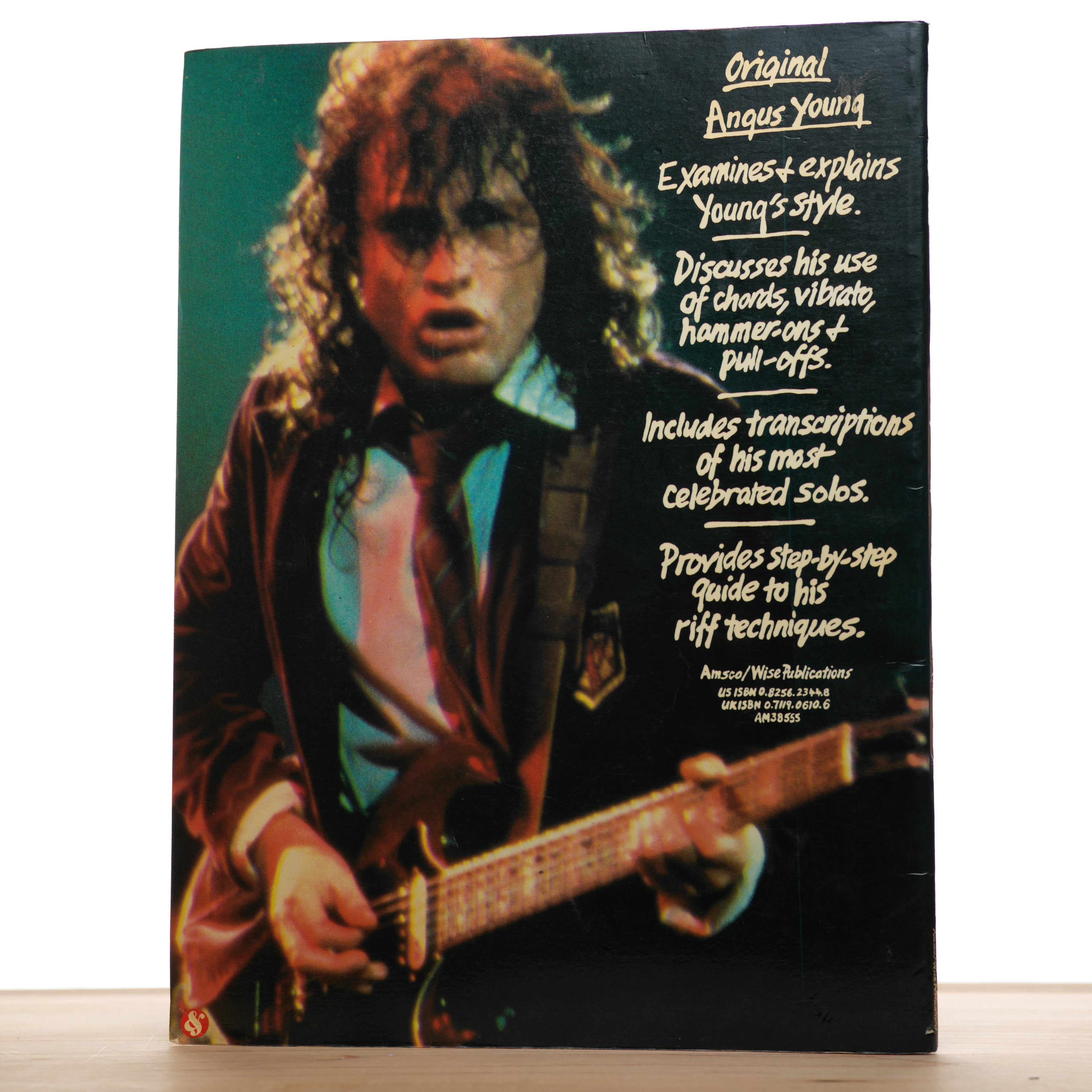 Original Angus Young: An Annotated Guide to the Guitar Technique of Angus Young - Funaro, Arti
