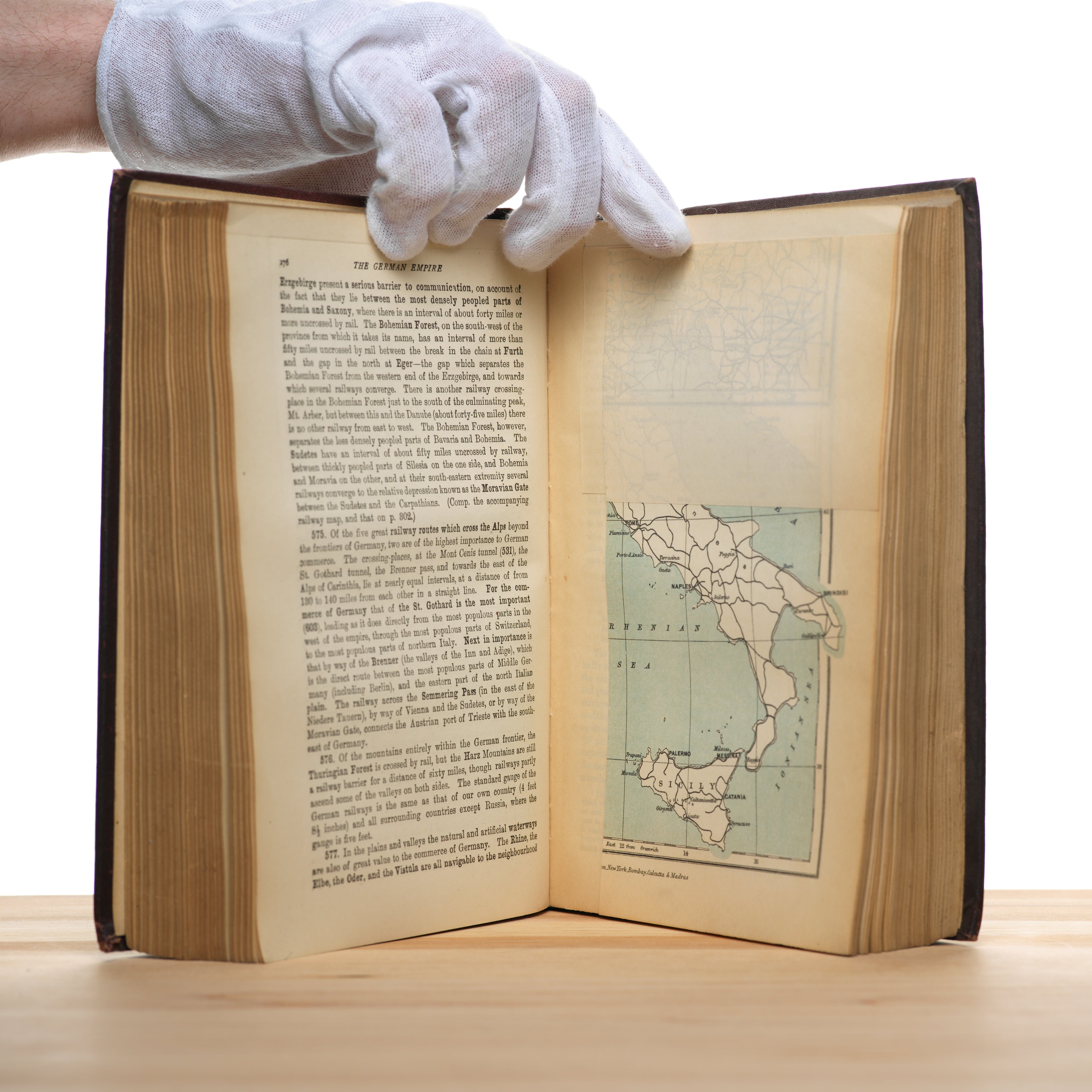 Handbook of Commercial Geography - Chisholm, Geo. G.