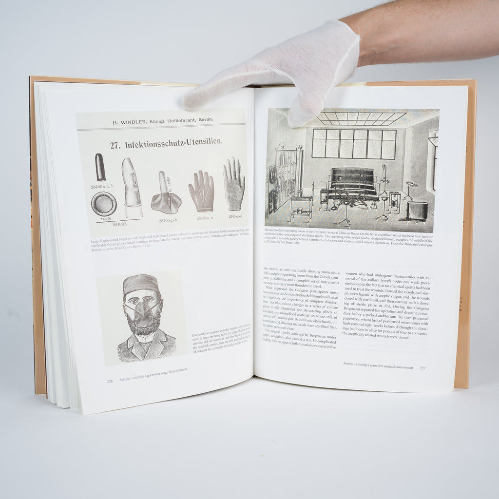 The Surgeon's Stage: A History of the Operating Room - Morgeli, Christoph